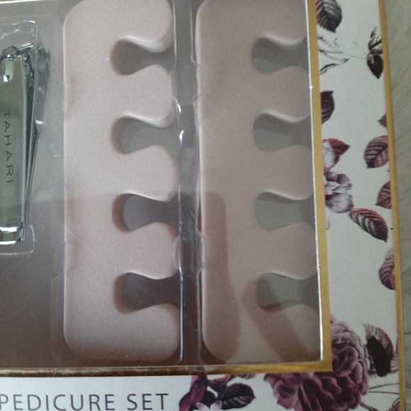 TAHARI - ๐
Brand new Manicure & Pedicure Set - Picture 5 of 6